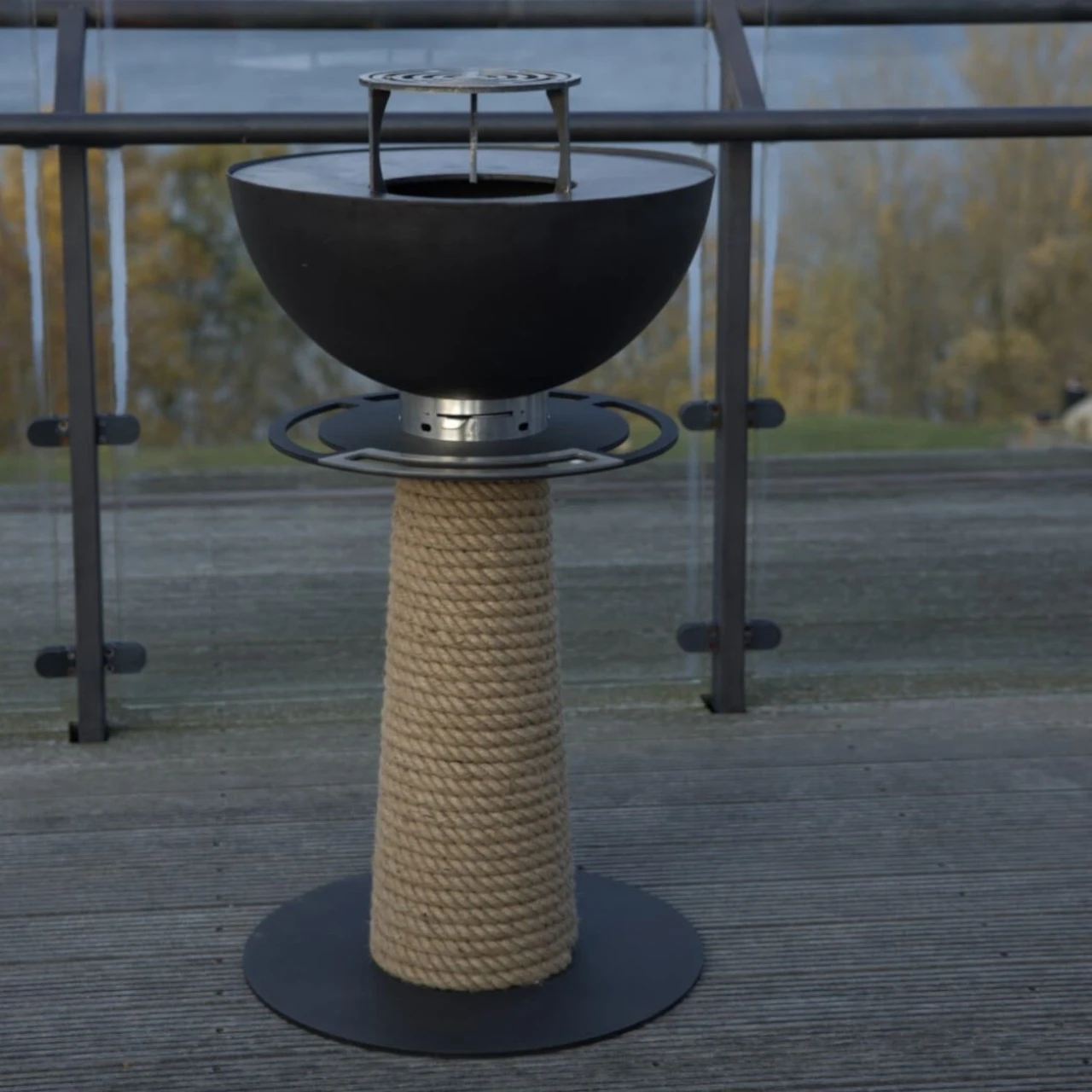 Juno 600 Gartenkamin Plancha Grill Schwarz 8 Juno 600 Gartenkamin Plancha Grill Schwarz – Bild 6