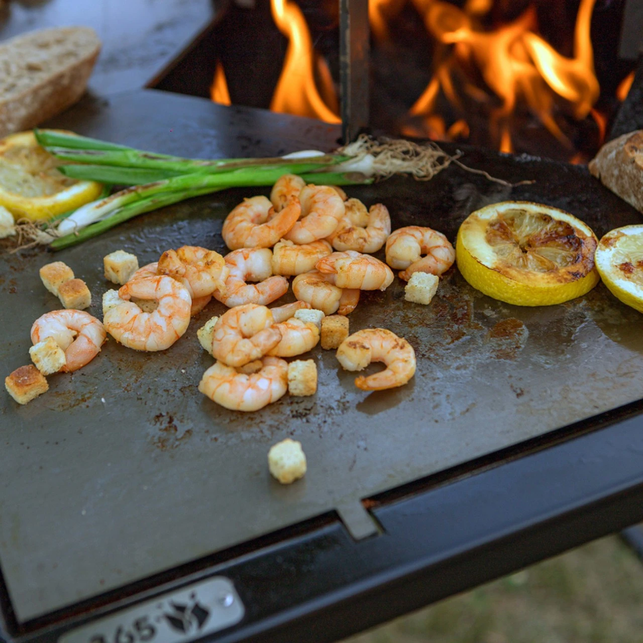 Gartenkamin Plancha MEROE Mit Grillaufsatz Schwarz 5 Gartenkamin Plancha MEROE Mit Grillaufsatz Schwarz – Bild 3