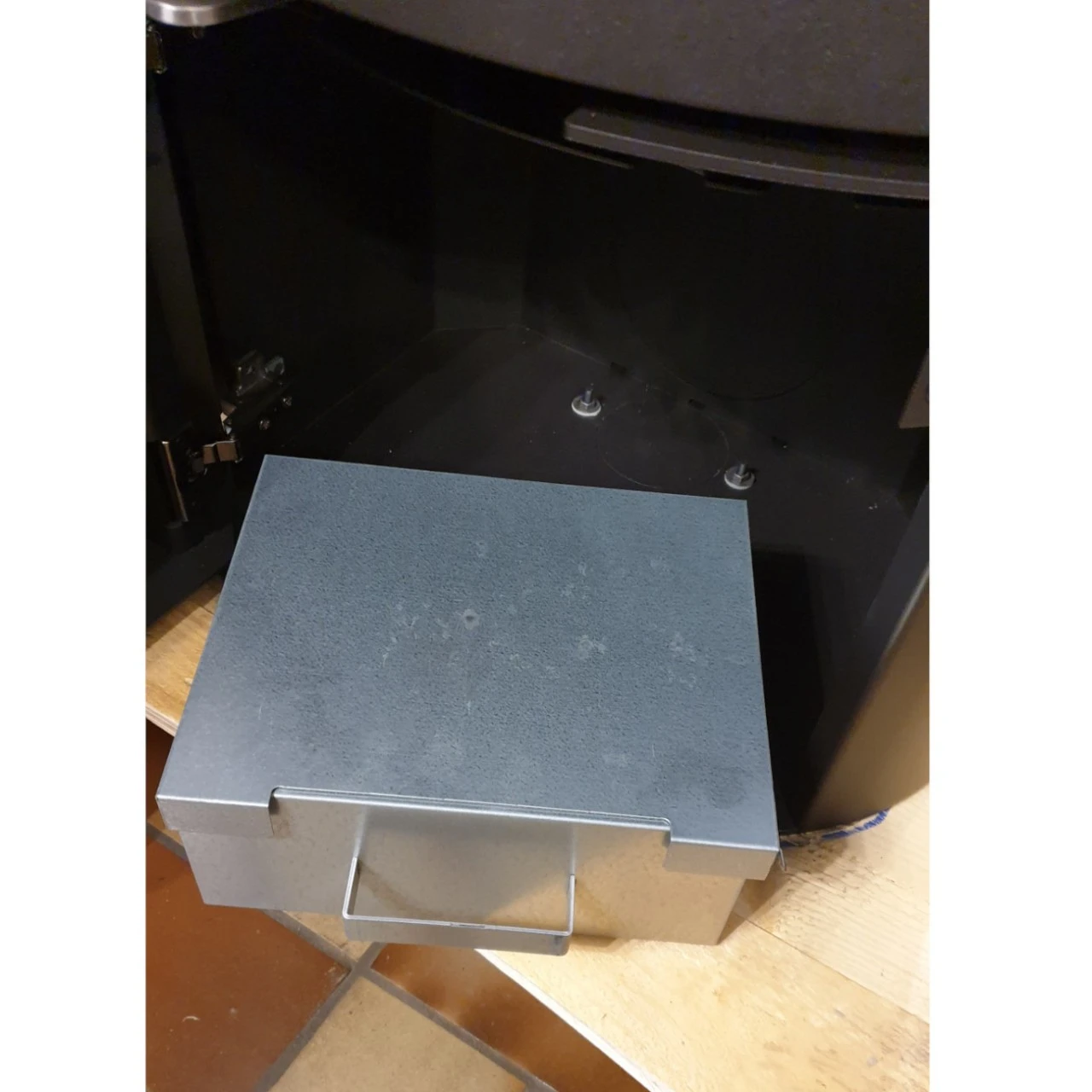 TT23RGW Panorama Wand-Kaminofen 5kW Schwarz 7 TT23RGW Panorama Wand-Kaminofen 5kW Schwarz – Bild 5