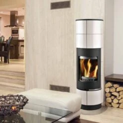 Delia Speicher-Kaminofen Mit Weißen Kacheln 7kW -Heizungsanlagen thorma design delia weiss int 1280x1280